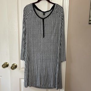 K9 Good Nights black and white gown